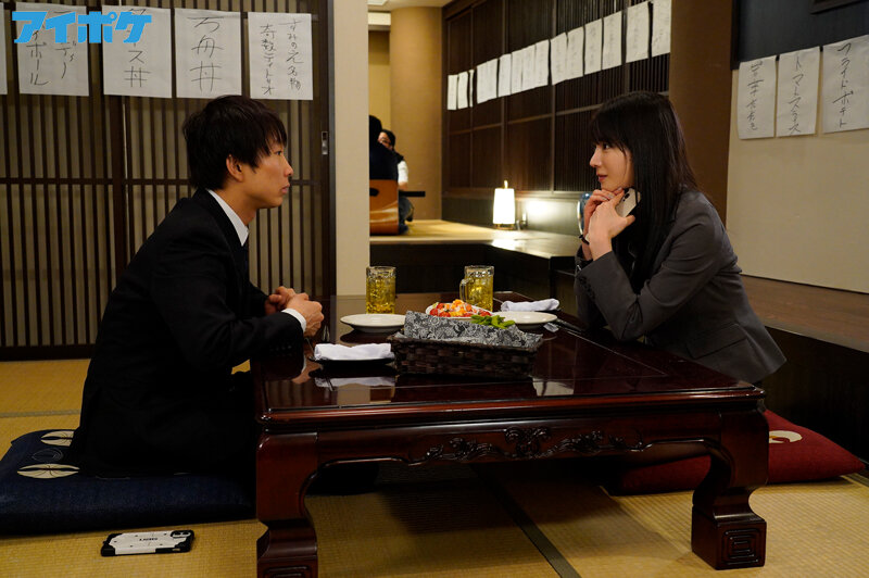 「楓カレンの女上司フェラが激エロ！汗だく濃厚プレイで部下を虜にする出張相部屋セックス」のサンプル画像2枚目