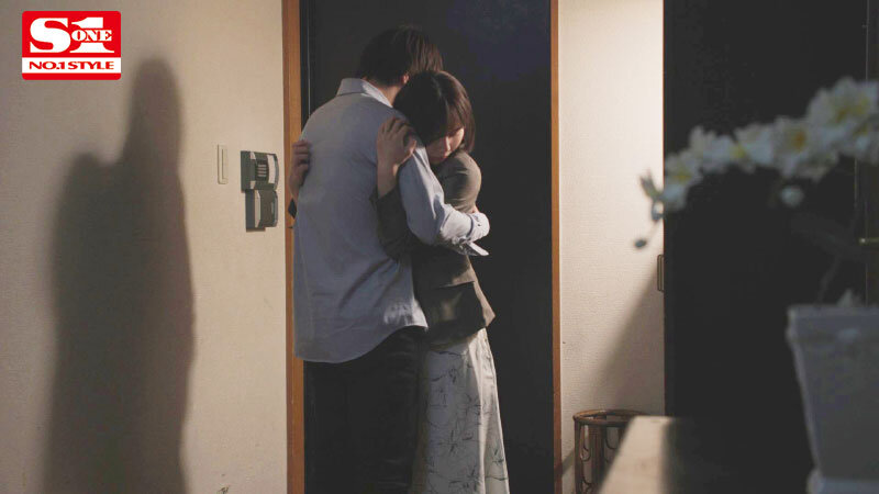 「miru 人妻が元カレと激しいキス・接吻で潮吹き！欲求不満妻の一夜の過ち動画」のサンプル画像10枚目