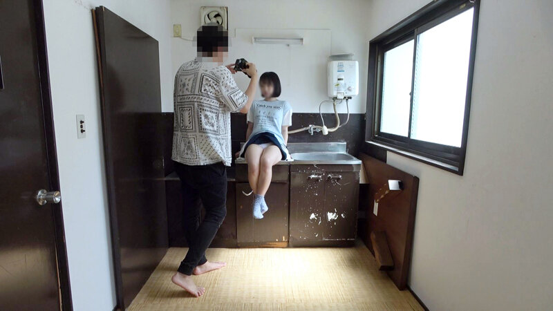 「【素人ロリ系】小柄でパイパン微乳な女の子2人に禁断イタズラ中出し！161分の秘蔵映像」のサンプル画像2枚目