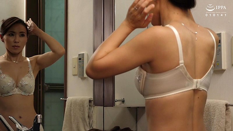 「水野優香の中出し作品｜スレンダー美乳の人妻熟女が甥っ子を誘惑する禁断の関係」のサンプル画像2枚目