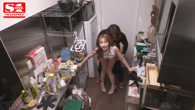 「三上悠亜の巨乳密着ドッキリ企画！即ハメ＆フェラで攻める前代未聞のサプライズ撮影」のサンプル画像10枚目