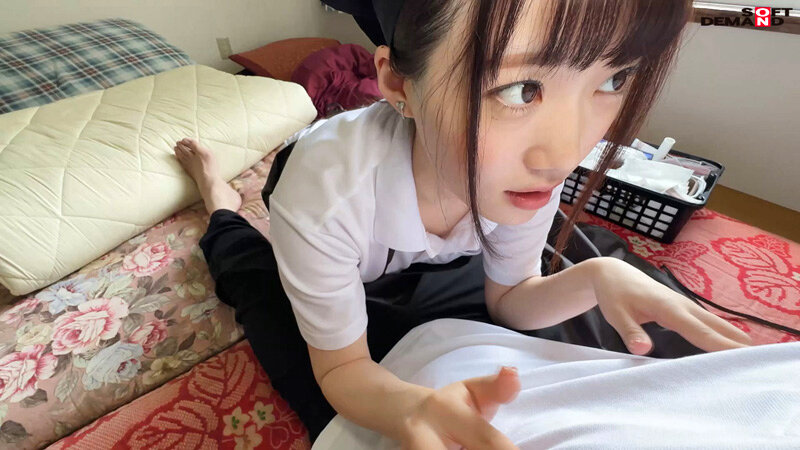 「【素人】職場の先輩が乳首イジリ＆手コキフェラでご奉仕！バイト仲間15人の刺激的イタズラ」のサンプル画像11枚目