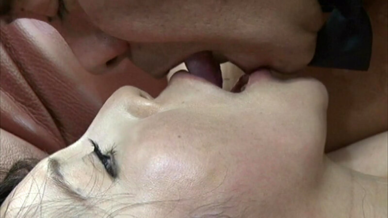 「【熟女・人妻面接】お姉さん13人がクンニ&フェラで本気汁!心まで裸になる3時間特集」のサンプル画像7枚目