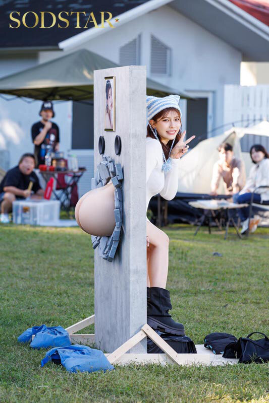 「神木麗の美尻にバックで中出し！尻フェチ必見の壁尻パネル出張レンタル密着ドキュメント」のサンプル画像2枚目