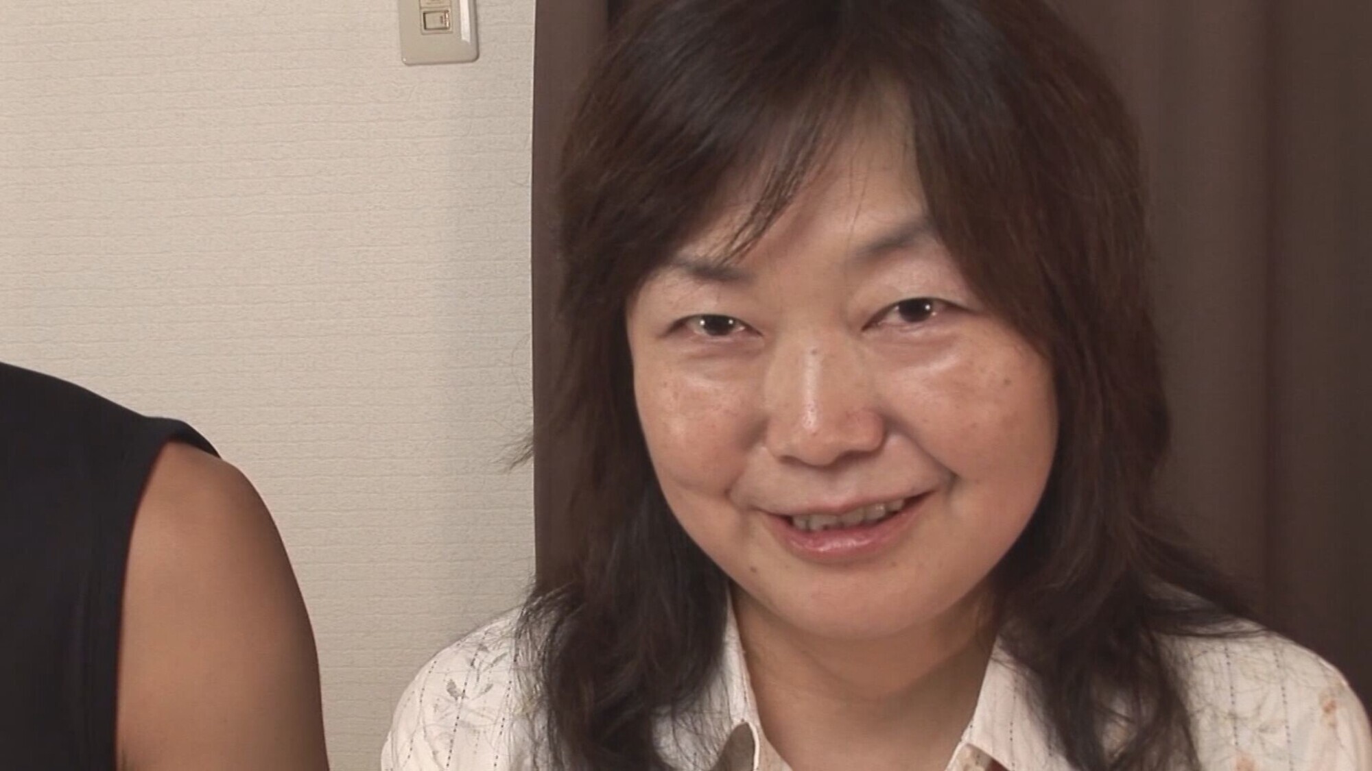 「更年期の先で解き放たれた、五十路女の性欲!熟女の性欲を埋めるべくハードセックス!生中出し!」のサムネイル