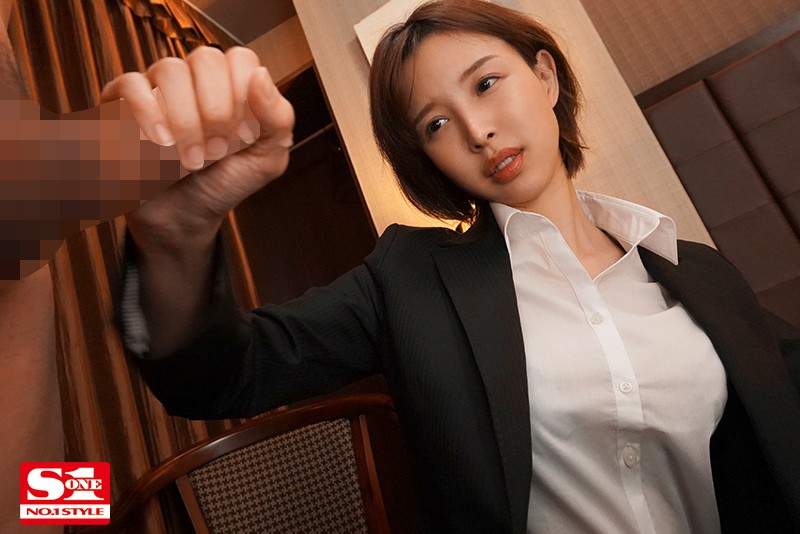 「葵つかさ｜巨乳OL上司が童貞部下を誘惑｜出張先ホテル相部屋で絶倫セックス」のサンプル画像4枚目