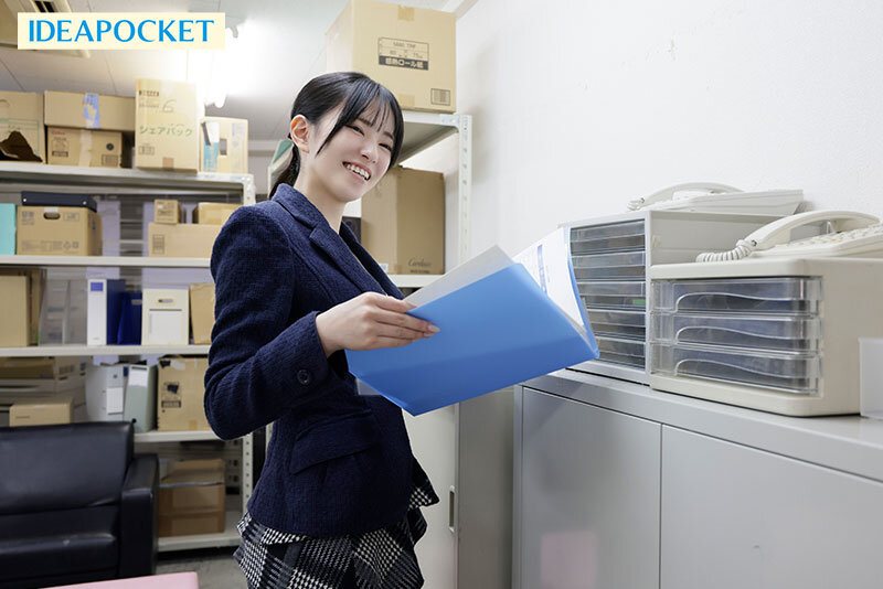 「安西澪 スレンダー秘書がハメ撮りでフェラご奉仕 ギャップが可愛い美女のAVデビュー作品」のサンプル画像3枚目