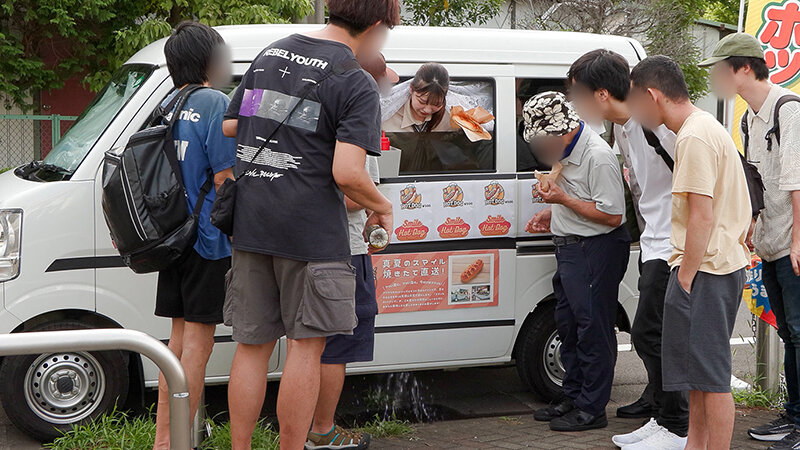 「逢月ひまり・小坂ひまり｜バイブ責めで潮吹きアクメ！人気AV女優が挑む過激イタズラ企画」のサンプル画像15枚目