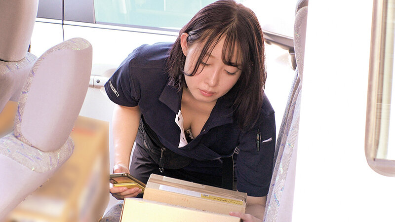 「【素人】巨乳配送ドライバーが羞恥プレイでイラマチオ中出しされる激しい性交動画」のサンプル画像18枚目