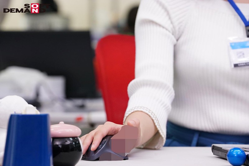 「美谷朱里・黒川すみれら人気女優8名が魅せるOLごっくんフェラ！オフィスで誘惑する美女たち」のサムネイル